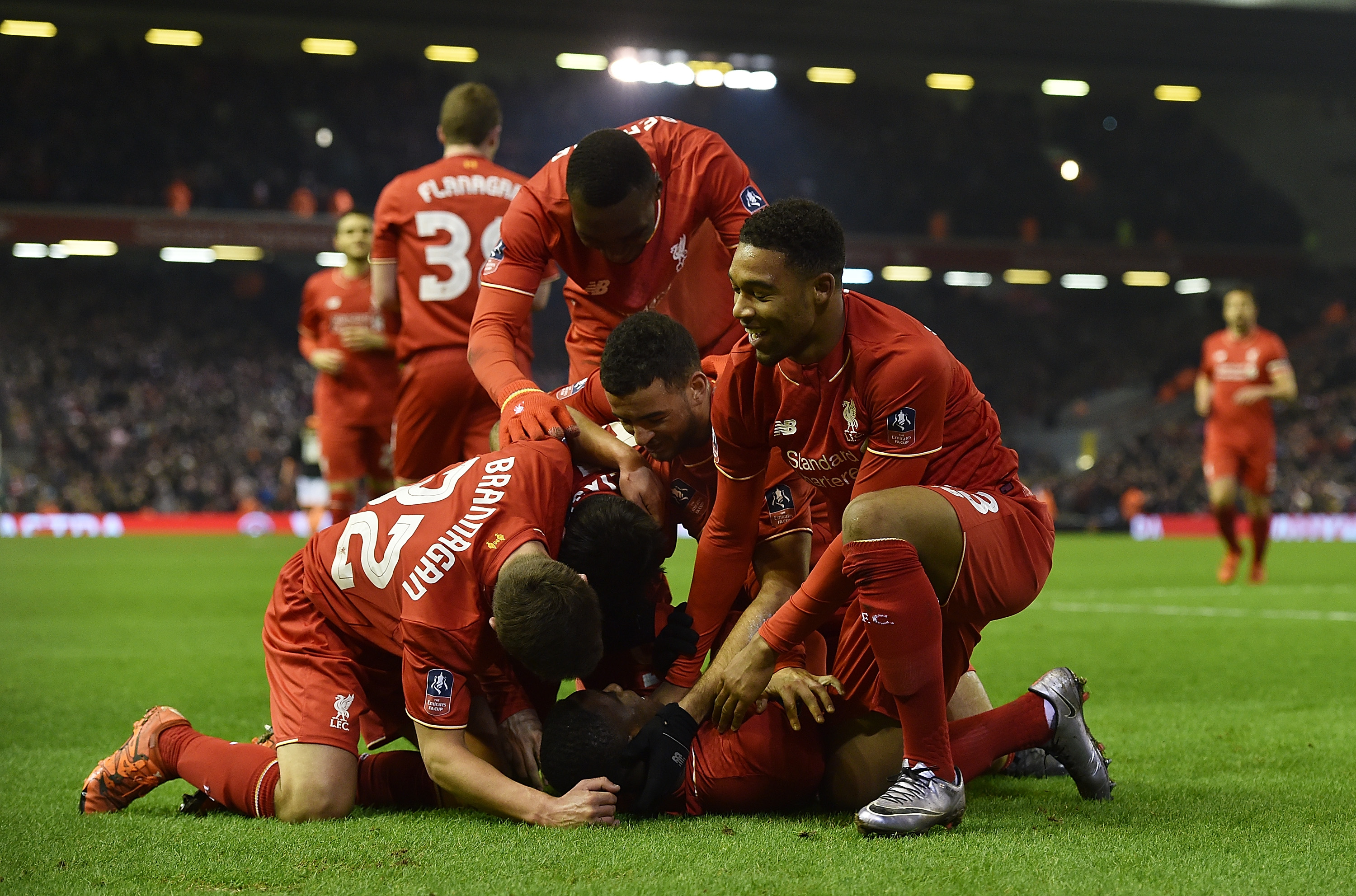 图赫尔：世界杯期间替补球员或待在更衣室，我们有勇气去争冠