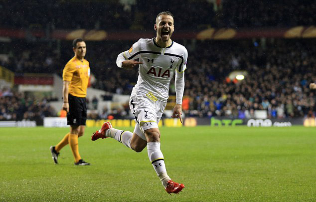 记者：申花将给球员放短假，12月2日重新集中备战广岛三箭（申花为球员安排短假，球队将于12月2日再度集结备战广岛三箭）