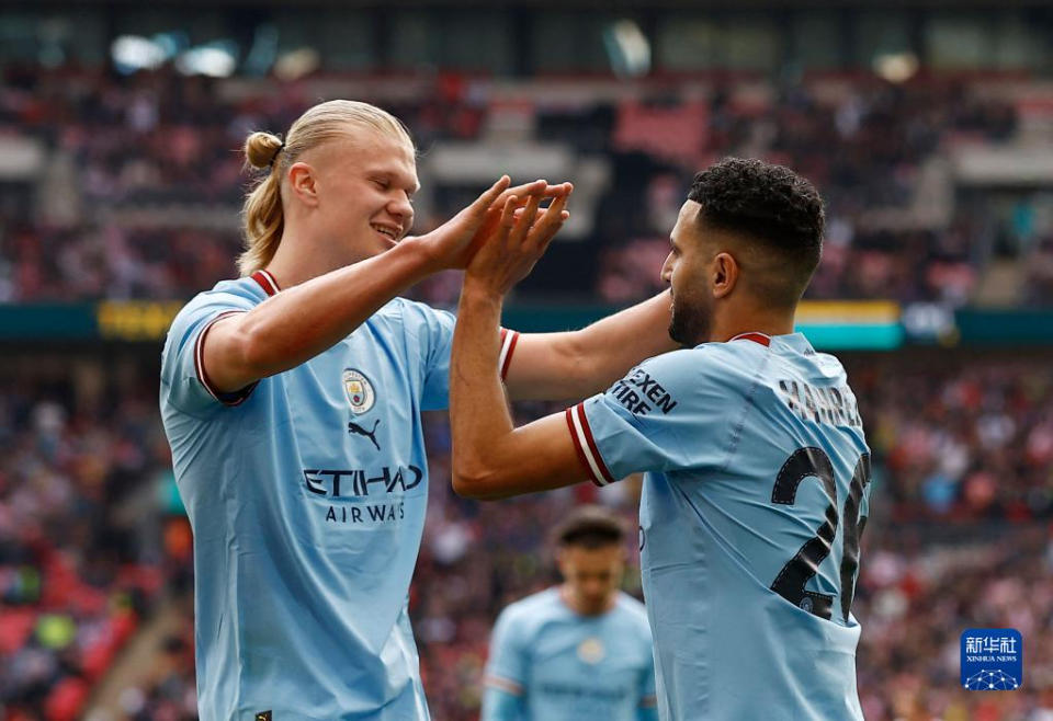 英超-纽卡斯尔联2-1十人伯恩利，吉马良斯角球直接破门，戈登点射建功（英超：纽卡斯尔联2-1力克十人伯恩利，吉马良斯角球直接得分，戈登点球命中）