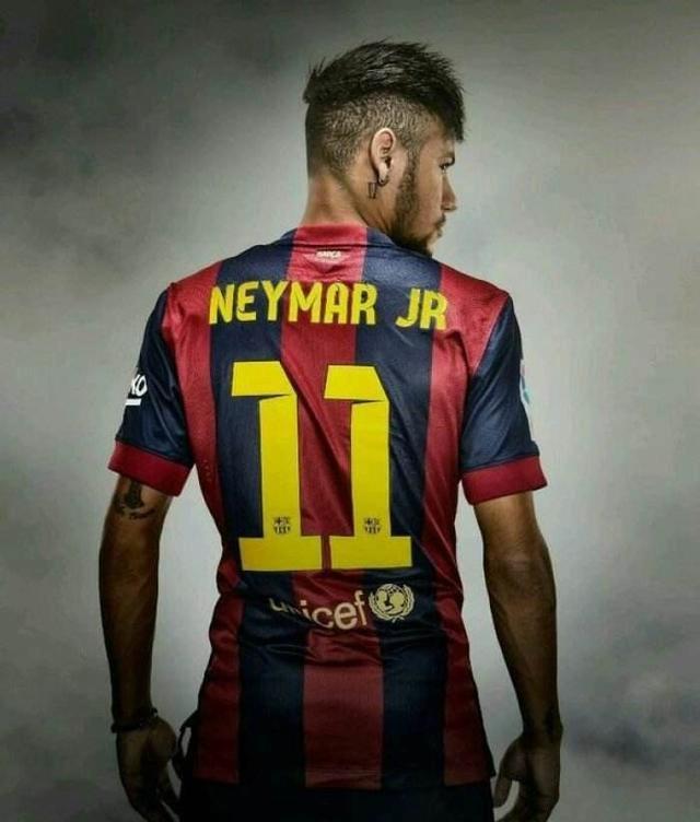 足坛年终大战海选倒计时5小时！姆巴佩稳居榜首，托纳利升至31（足坛年终评选仅剩5小时：姆巴佩继续领跑，托纳利升至第31位）