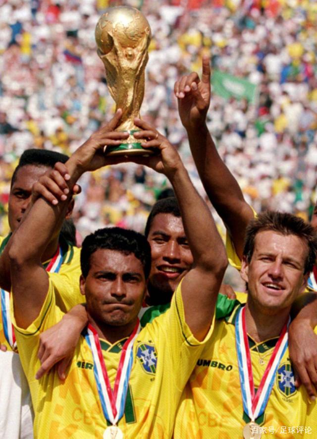 记者：德罗西取消去阿根廷看博卡vs河床的行程，或接手热那亚