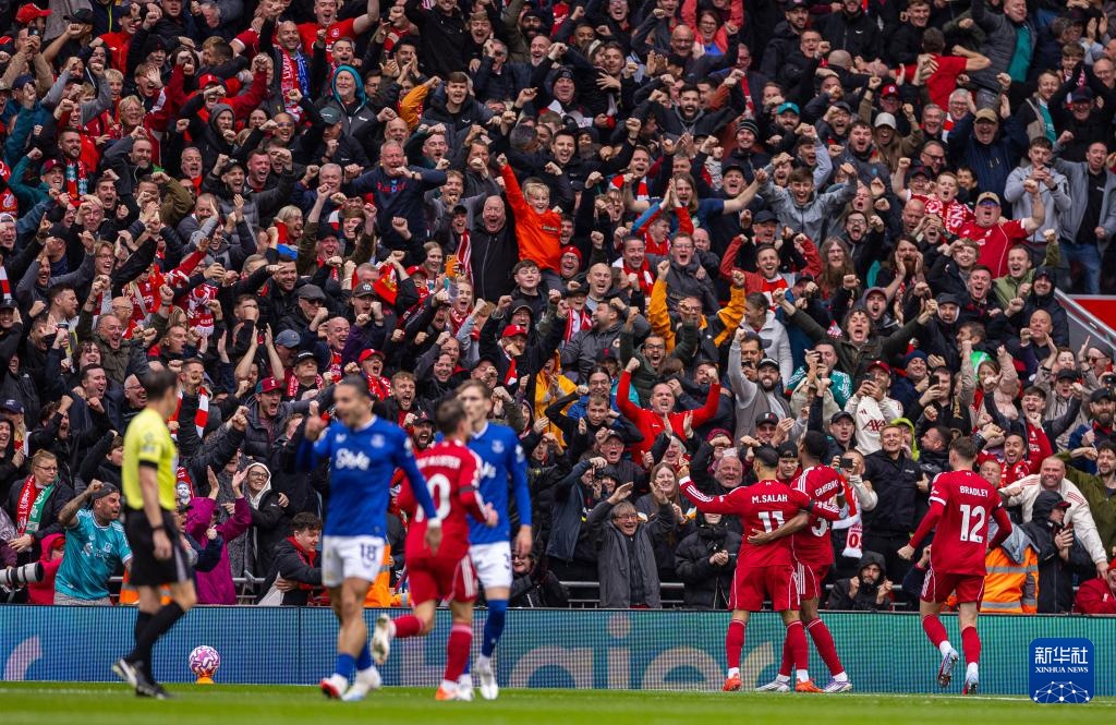 德天空：法兰克福和阿贾克斯谈17岁小将斯图尔的转会，想明夏引进（德天空：法兰克福与阿贾克斯磋商17岁小将斯图尔转会，目标明夏签下）