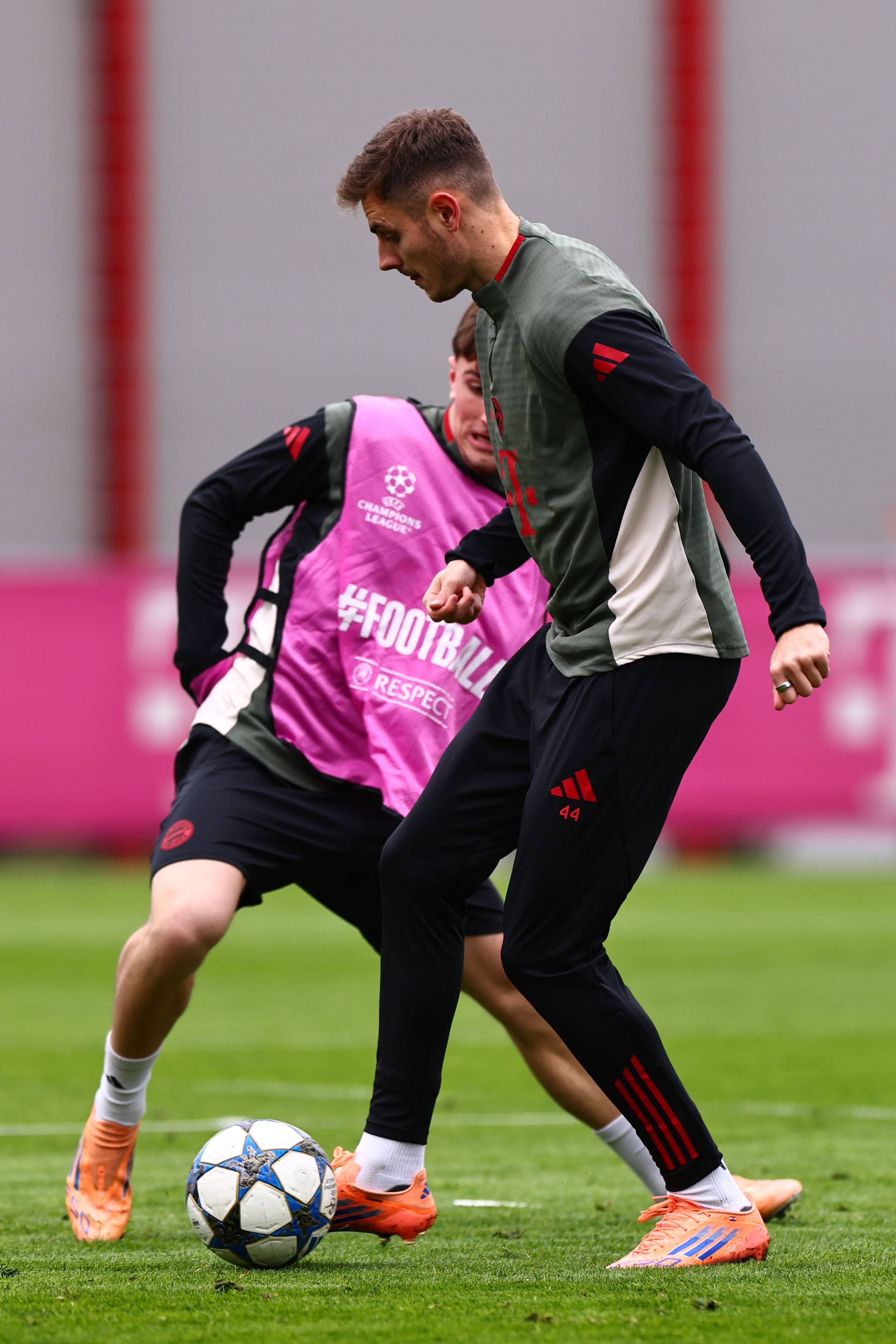 中足联发布2025职业联赛数据：中超场均净比赛时间上升7秒