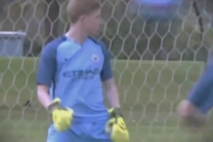 科贝：在阿劳霍遭遇心理问题后，孔德告诉弗里克他愿意踢中卫